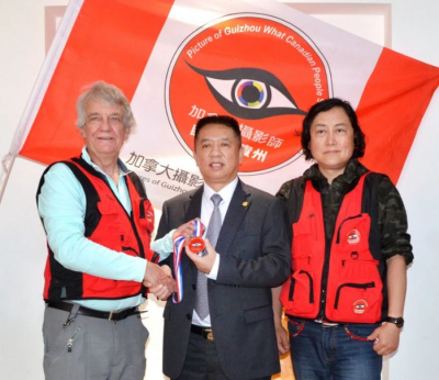 加拿大貴人團(tuán)走進(jìn)天朝上品采風(fēng) 攝影家用鏡頭記錄柔和醬香之美