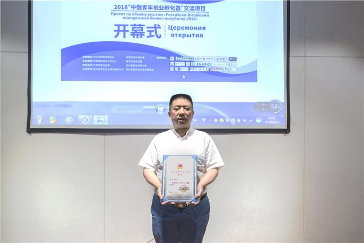 1534408110161787.jpg 領(lǐng)證2.jpg